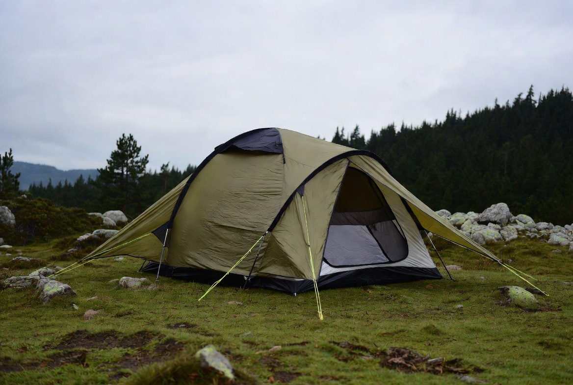 Pole Tent vs Air Tent