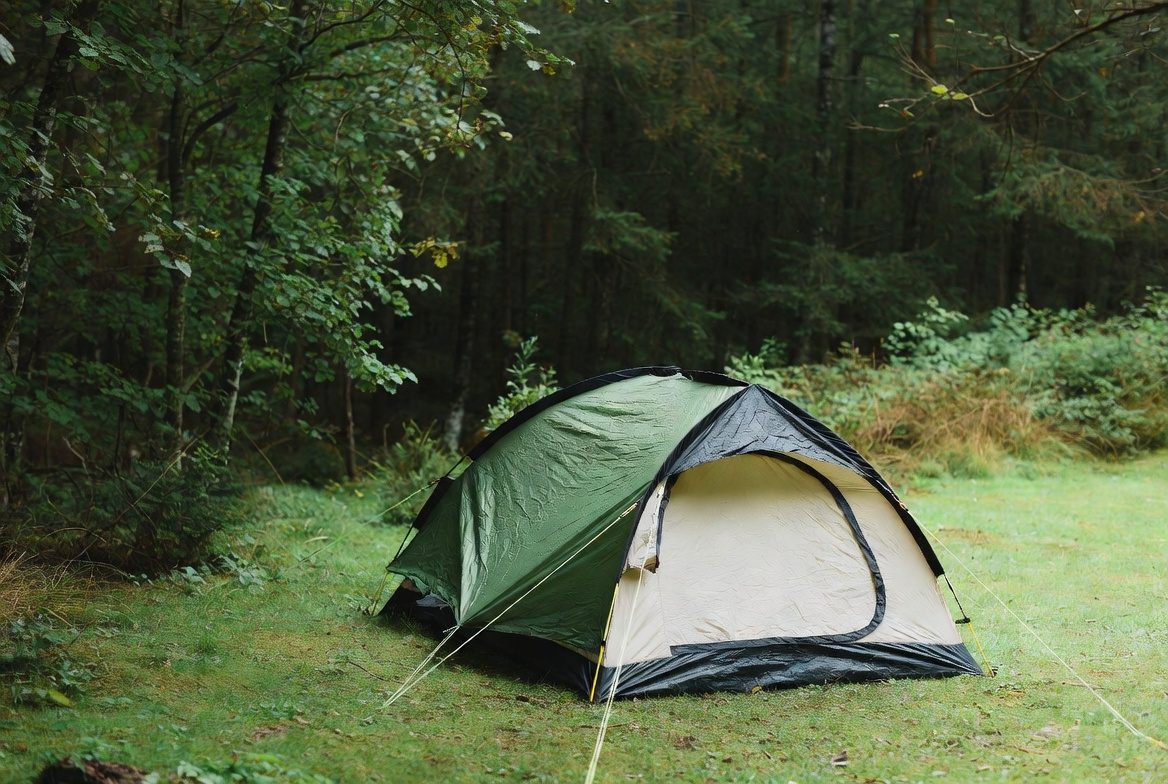 Pop Up Tent vs Frame Tent